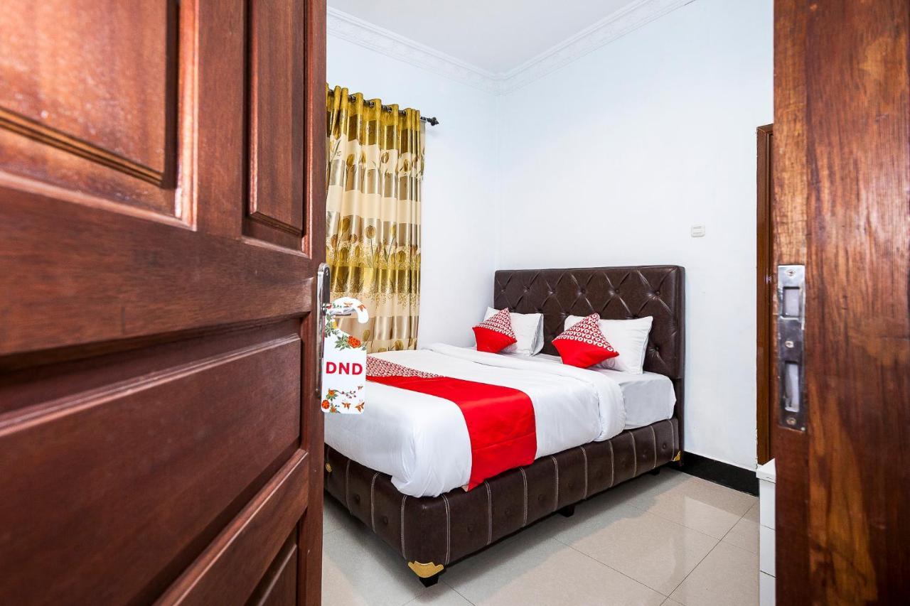 Oyo 1520 Hotel Kartini Tarutung Kültér fotó